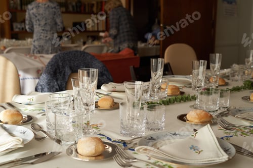Preview: Christmas Table