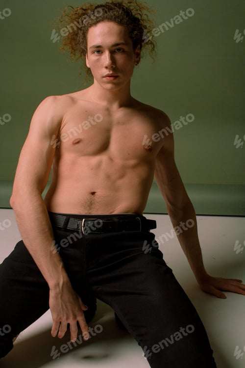 Preview: Attractive And Stylish Guy With Curly Hair And A Sports Figure