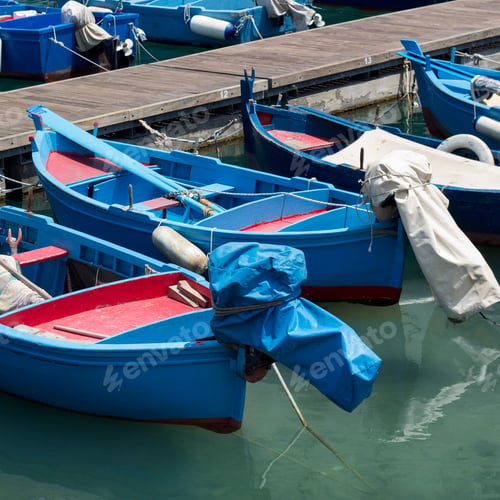 Preview: Blue and red fishing boats in harbour, south Italy