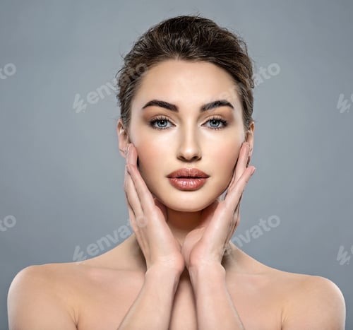 Vista previa: Beautiful face of a young woman with clean fresh skin