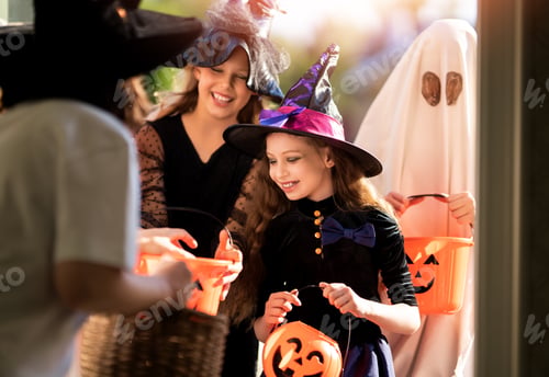 Preview: people celebrating Halloween