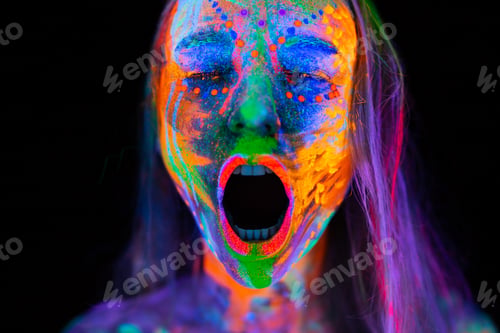 Preview: Portrait of a model with fluorescent makeup who poses in UV light and screams