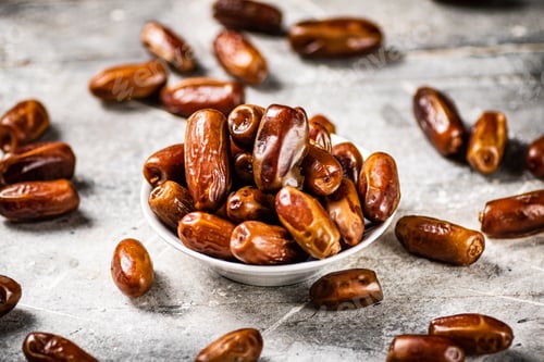 Preview: Full bowl with dates on the table.