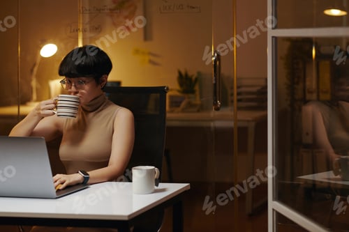 Preview: Young Woman Drinking Coffee