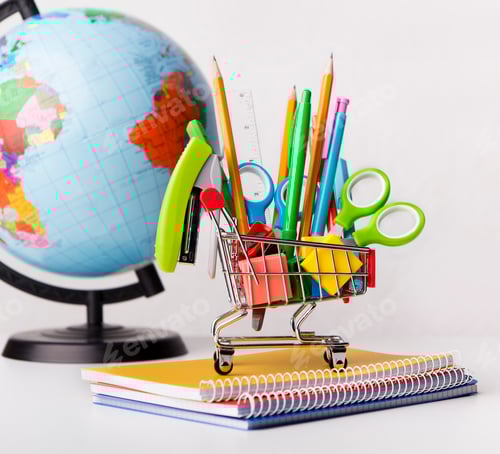 Visualização: Carrinho de compras com papelaria escolar com globo mundial em branco
