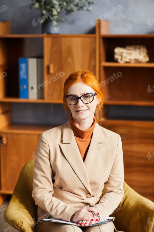 Preview: Mature businesswoman at the work