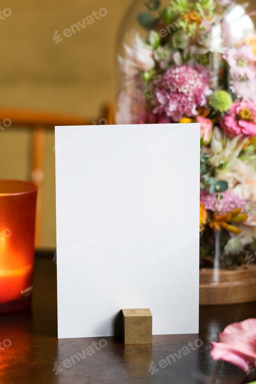 Preview: Card by bouquet of flowers on a wooden table