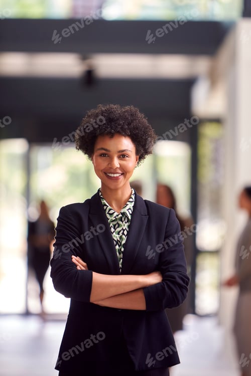 Vista previa: Portrait Of Businesswoman Standing In Lobby Of Busy Modern Office Building