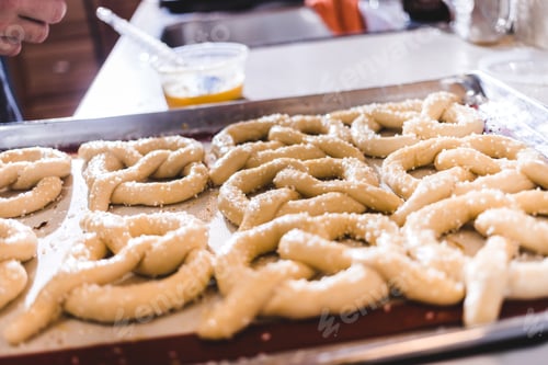 Preview: Salting pretzel ready to cook
