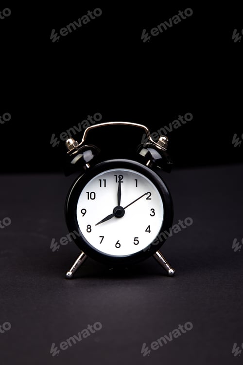 Preview: Black vintage alarm clock.