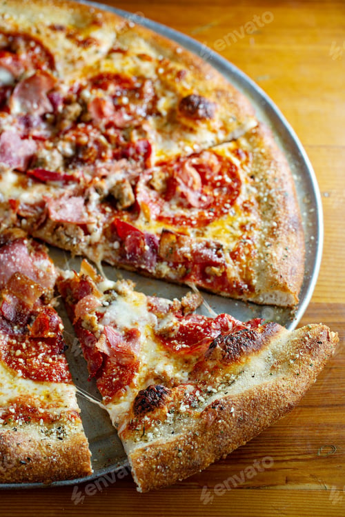 Preview: Pepperoni and ham pizza