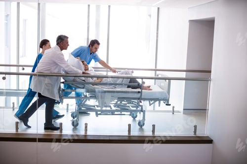 Preview: Team of doctors taking pregnant woman to operation theatre