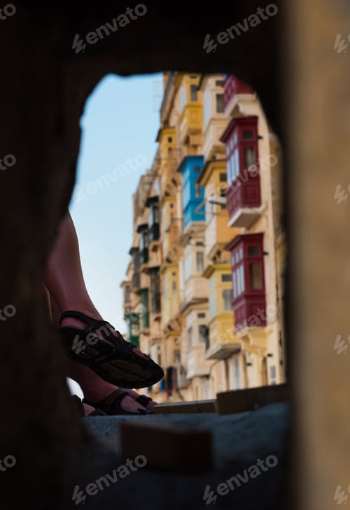Preview: Valetta balconies, view from under a bridge