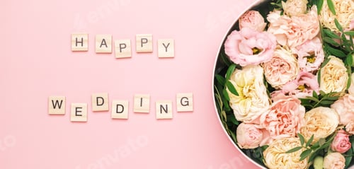 Preview: Happy wedding lettering on the wooden squares with letters on the pink background and big round box