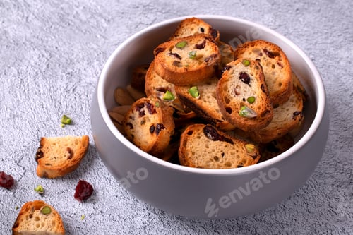Preview: Rusks with dried cranberries and pistachios