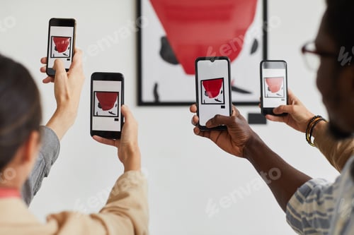 Preview: People Photographing Modern Art
