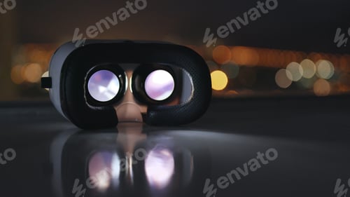 Preview: Movie playing inside virtual reality device
