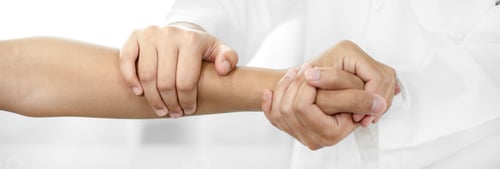 Preview: Female physiotherapists provide assistance to male patients with elbow injuries and examine patients