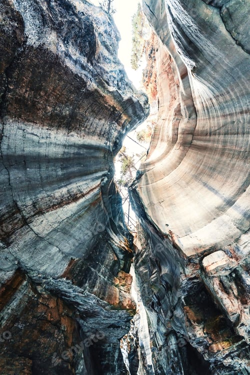 Preview: Majestic Maligne Canyon with limestone mountain on winter