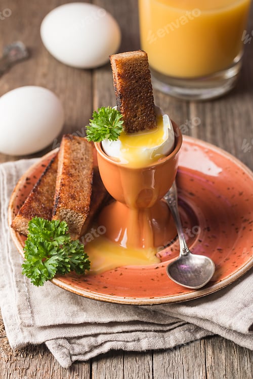 Preview: boiled eggs and crispy toasts