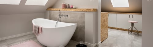 Preview: Bathroom in the attic with an oval bathtub