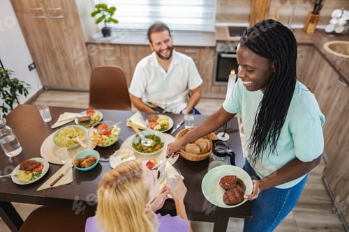 Preview: Celebrating friendship with a cozy dinner at home