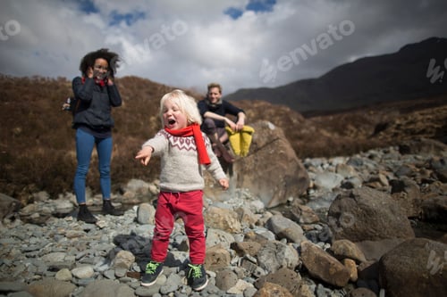 Preview: Boy pointing and shouting