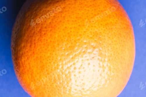 Vista previa: Close up of orange and copy space on blue background
