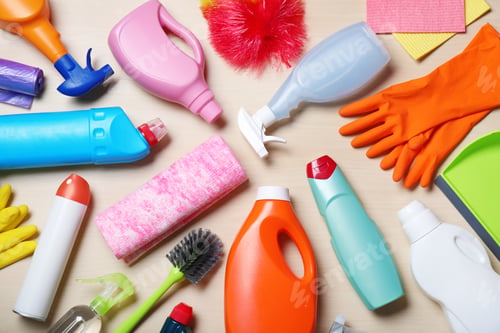 Preview: Flat lay composition with cleaning supplies on wooden background