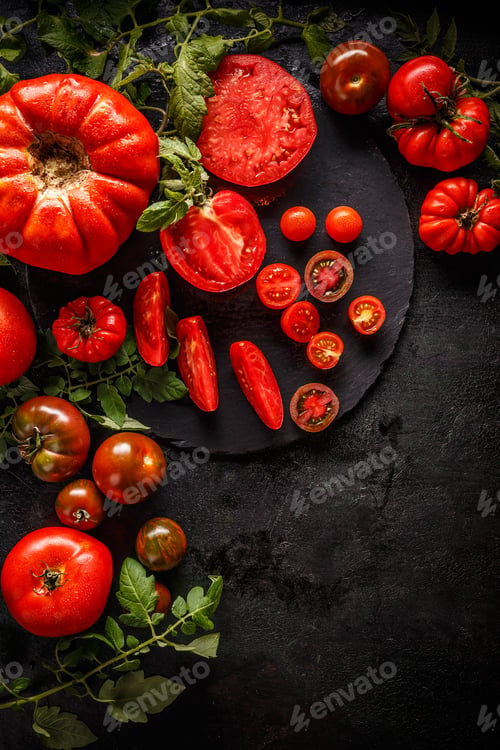 Preview: Flat lay of fresh ripe tomatoes