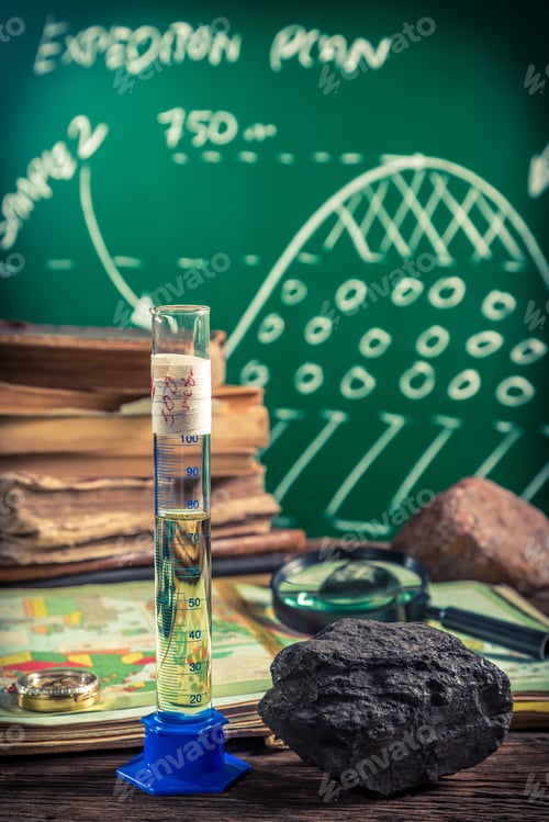 Preview: Examination oil and coal samples at a geography lesson
