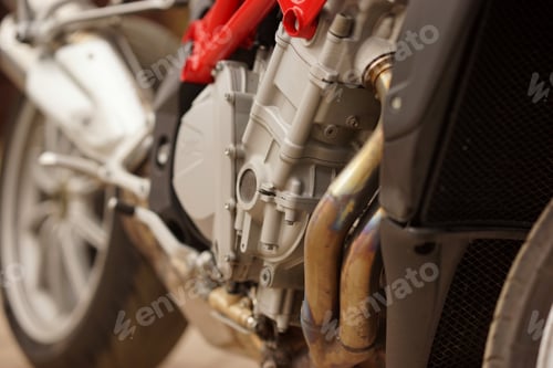 Preview: A motorbike standing in the street