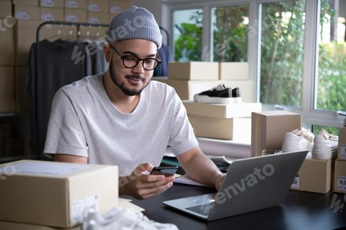 Preview: Online selling, e-commerce, shipping concept