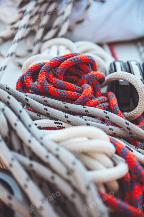 Preview: Many different ropes in the sailboat