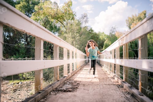 Preview: girl in a bridge