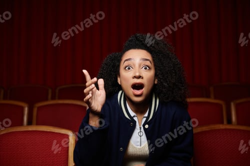 Preview: Girl shocked reaction in movie theater