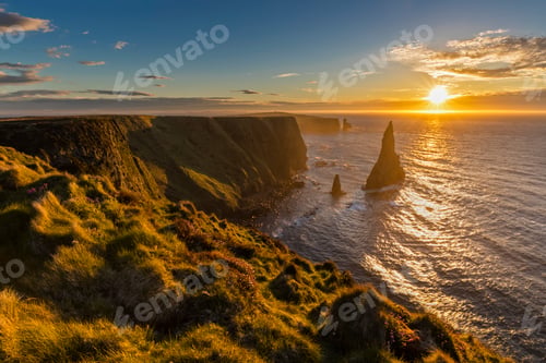 Preview: UK, Scotland, Caithness, Coast of Duncansby Head, Duncansby Stacks at sunrise