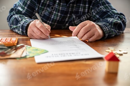 Preview: Financial planning of a senior man