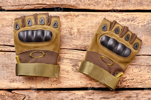 Preview: Military fingerless gloves on wood