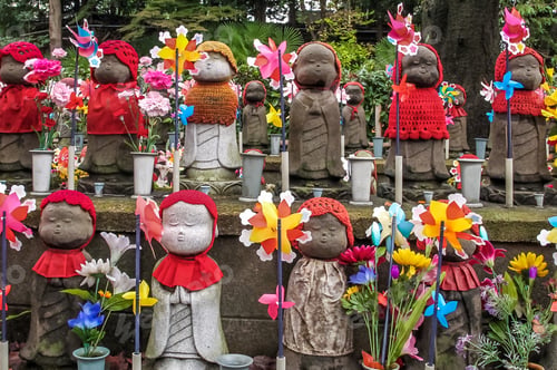 Preview: Jizo statues at the cemetery of Zojo-ji temple, Tokyo, Japan