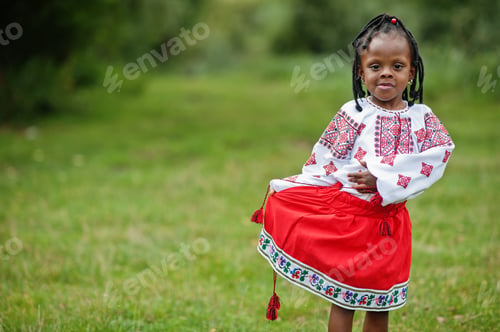 Preview: African family in traditional clothes