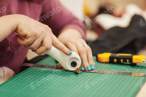 Preview: The master prepares the details of the cut for the garment