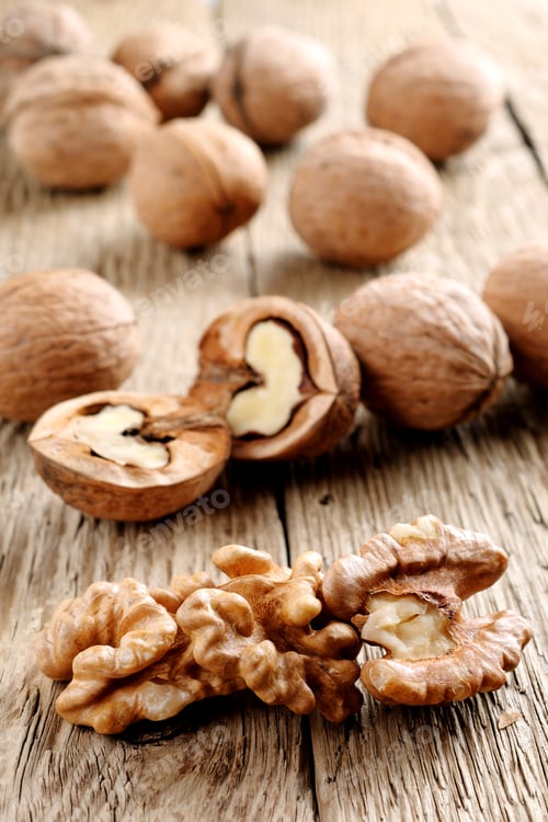 Preview: Walnuts on wooden background