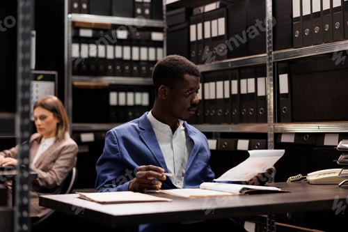 Preview: Bookkeeper analyzing management files