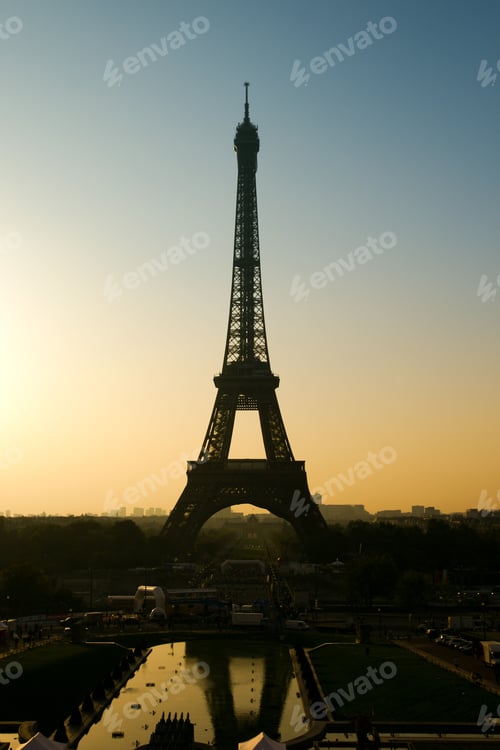 Preview: Silhouette of Eiffel Tower in Paris