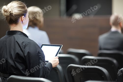 Preview: Attentive audience