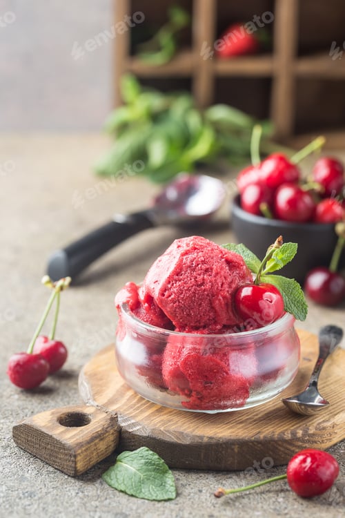 Preview: Delicious cherry ice cream