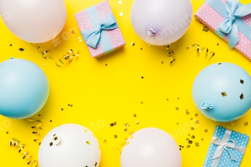 Visualização: Conceito de decoração de festa plana em fundo de cor pastel visto de cima.