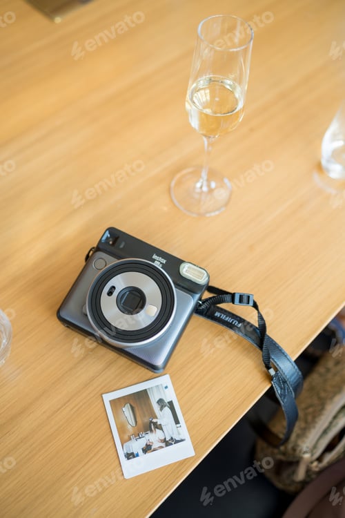 Preview: Fujifilm instax square sq6 instant camera lies on the table next to the photograph
