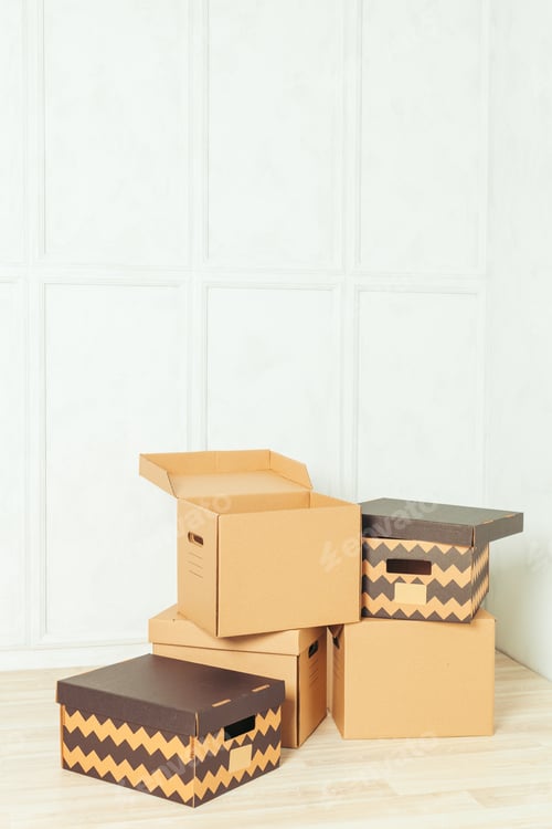 Preview: Big cardboard boxes standing insinde a room